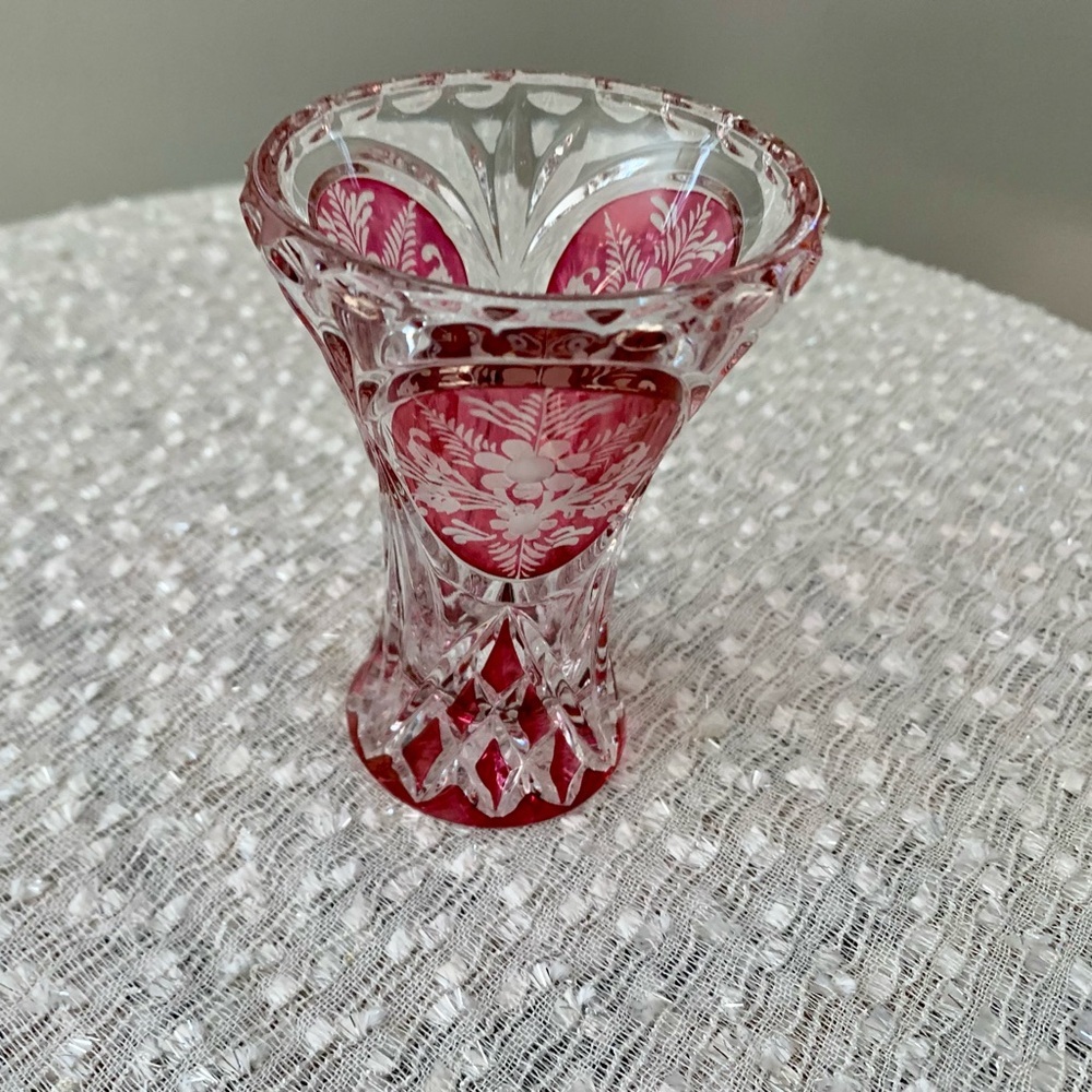 Elegant Crystal Vase with Floral Design